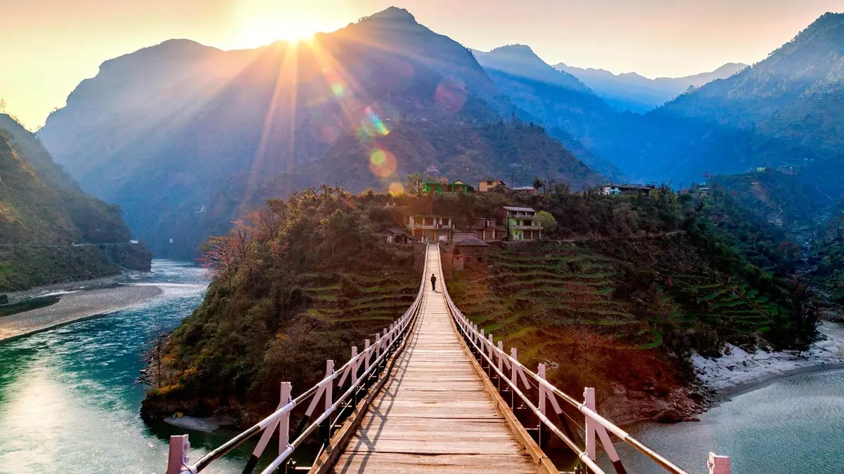 Manali scenic mountain trip guide by cab